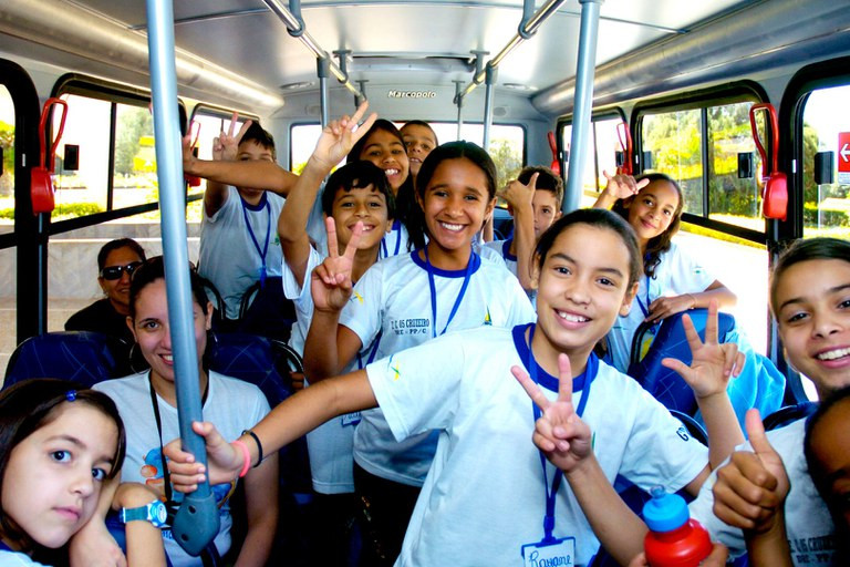 Prazos para aquisição de ônibus do Caminho da Escola terminam em setembro e dezembro deste ano