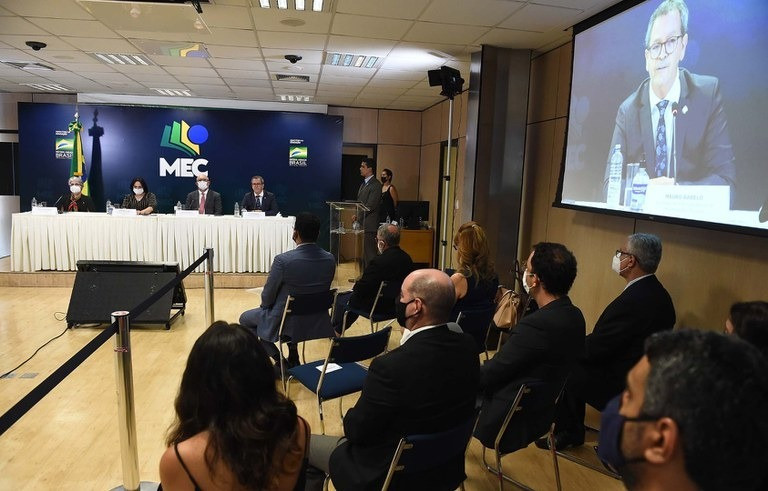 MEC lança programa para incentivar participação de famílias em escolas MEC lança programa para incentivar participação de famílias em escolas