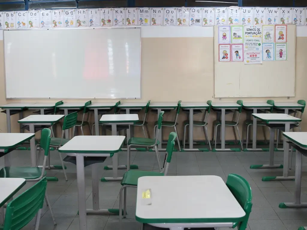 Em 2025, 745 mil crianças e adolescentes deixaram de ir à escola no Brasil por causa das mudanças climáticas